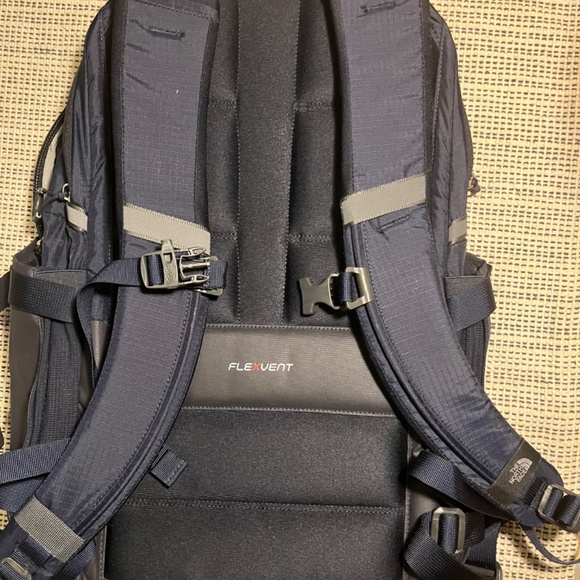 The north face women recon backpack - Picture 3 of 4